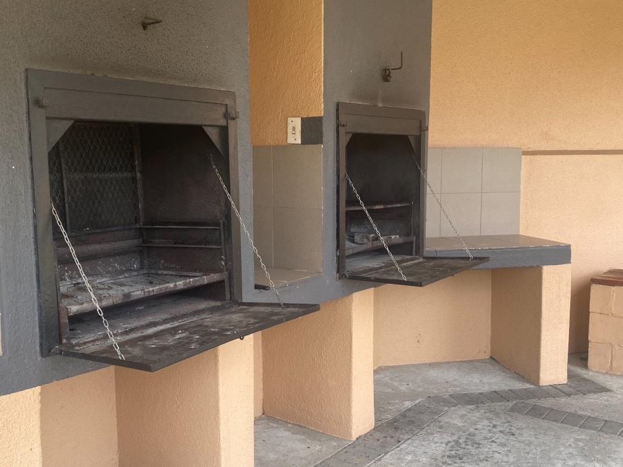 To Let 2 Bedroom Property for Rent in Durbanville Western Cape